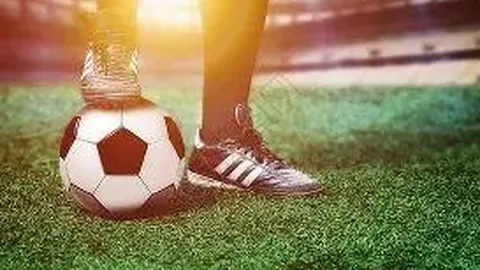 高圆圆香港街头现踪！高清照中肤色白皙却显疲惫，穿搭清凉展现曼妙身姿