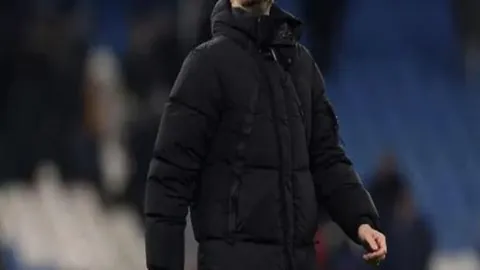 “利物浦击败南安普敦，继续领跑积分榜”